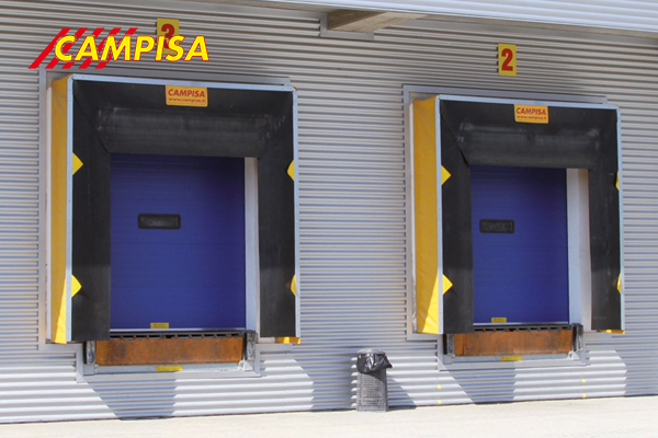 Sectional doors for loading bays: which ones to choose?